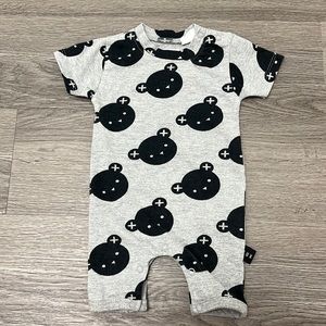 Huxbaby short sleeve romper - black and gray - size 3-6 months